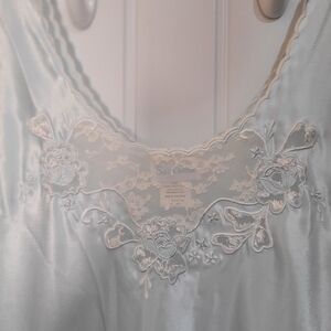 Vintage Sara Beth elegant White Lace Blue Trim Nightgown.